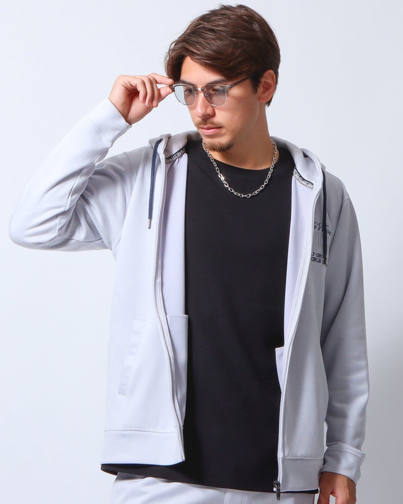 ライトグレー：180cm/70kg(Lサイズ着用)