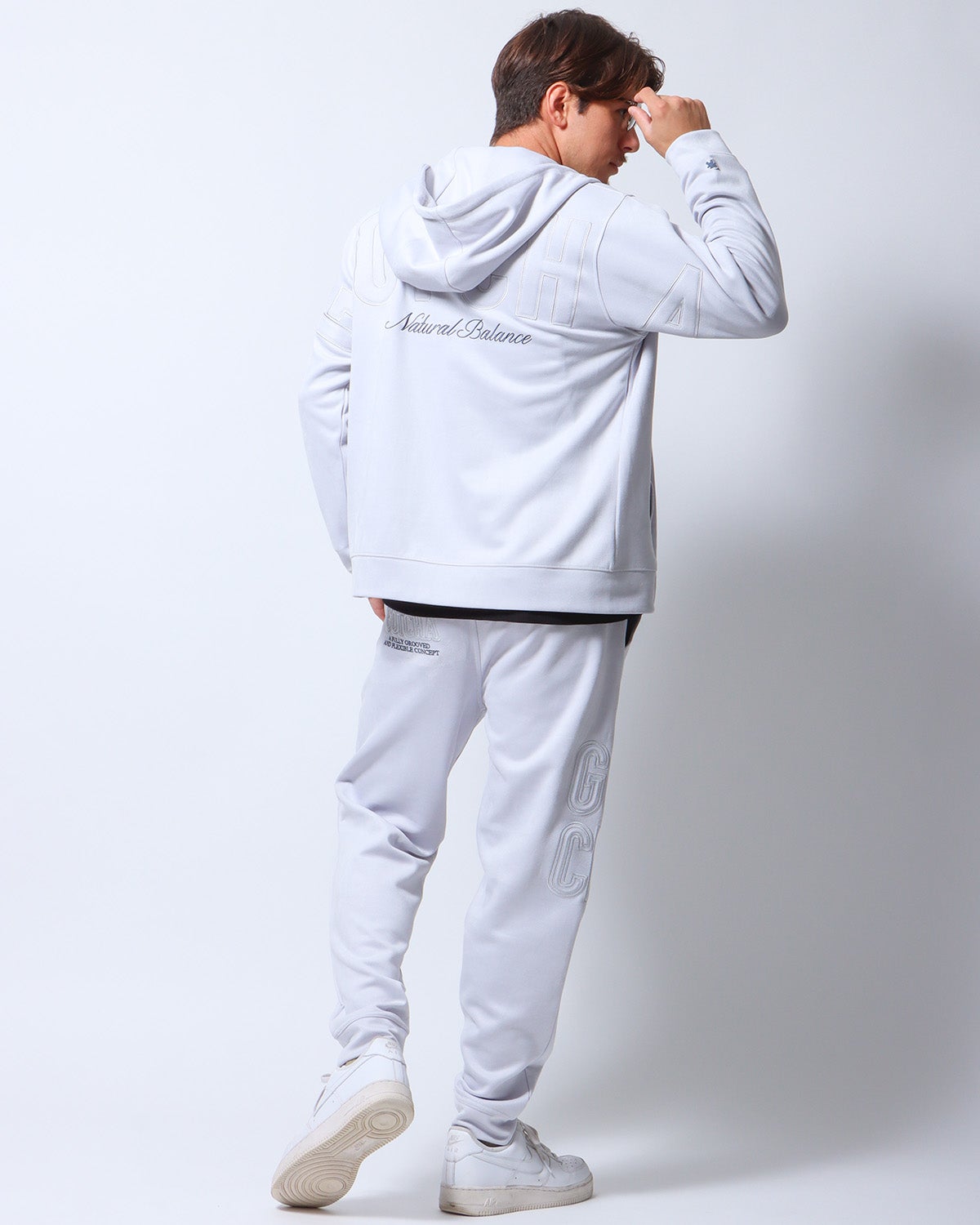 ライトグレー：180cm/70kg(Lサイズ着用)