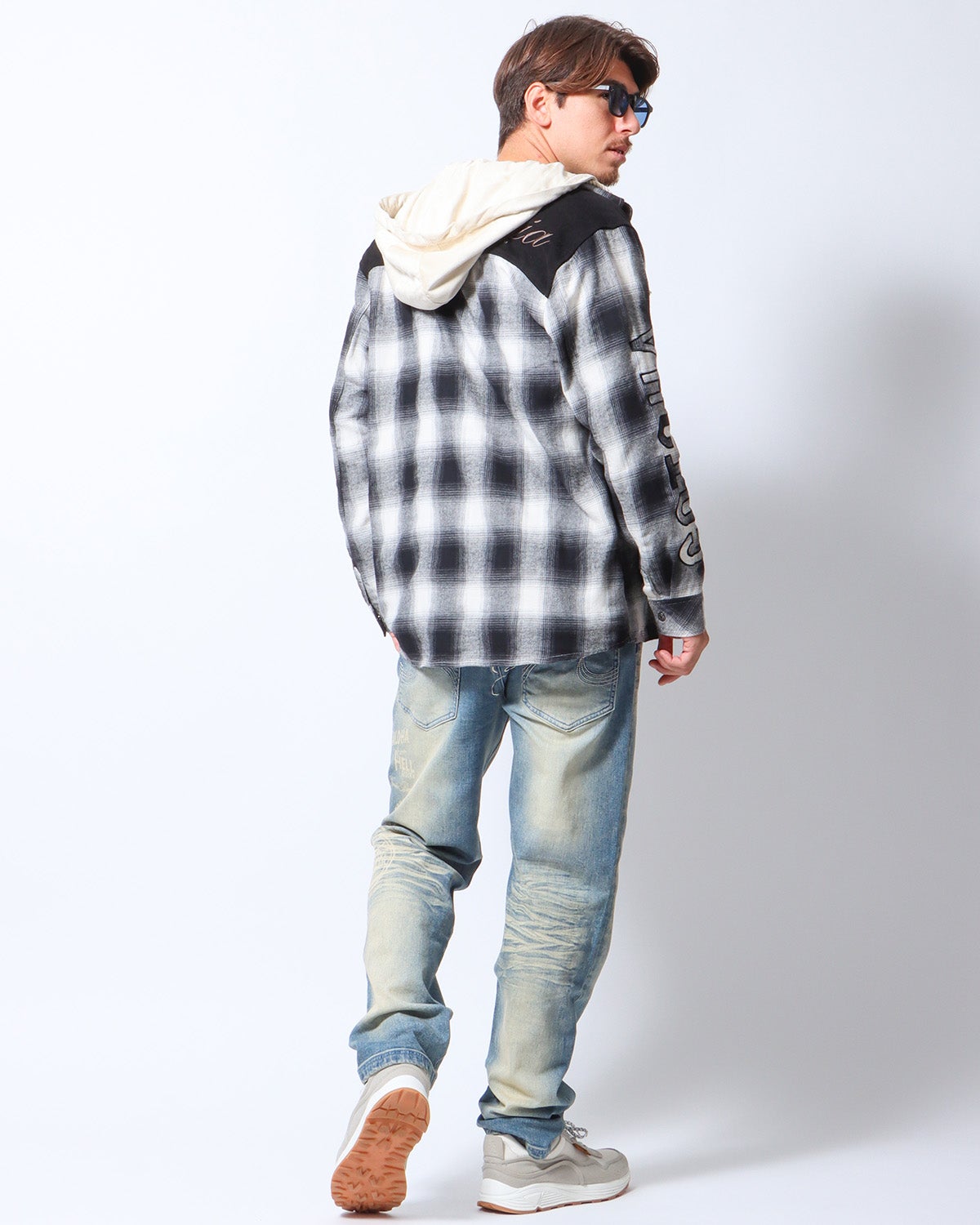 ブラック：180cm/70kg(Lサイズ着用)