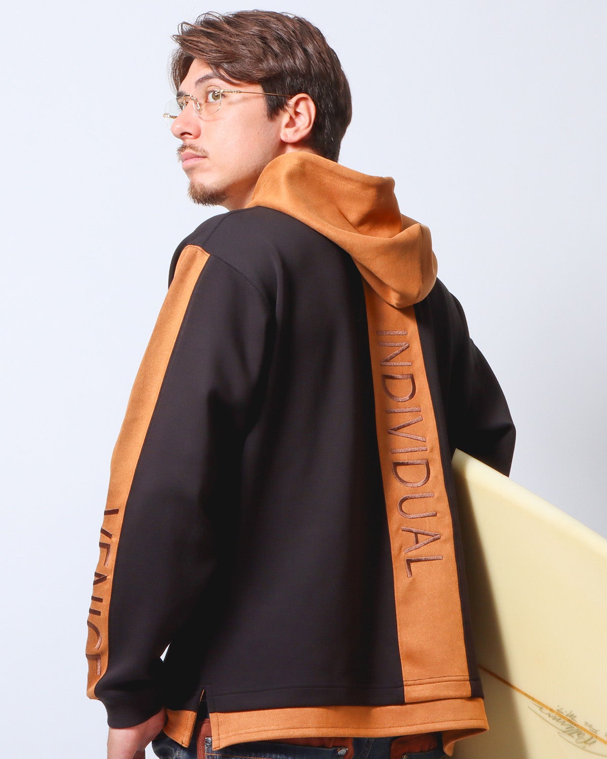 ブラック：180cm/70kg(Lサイズ着用)