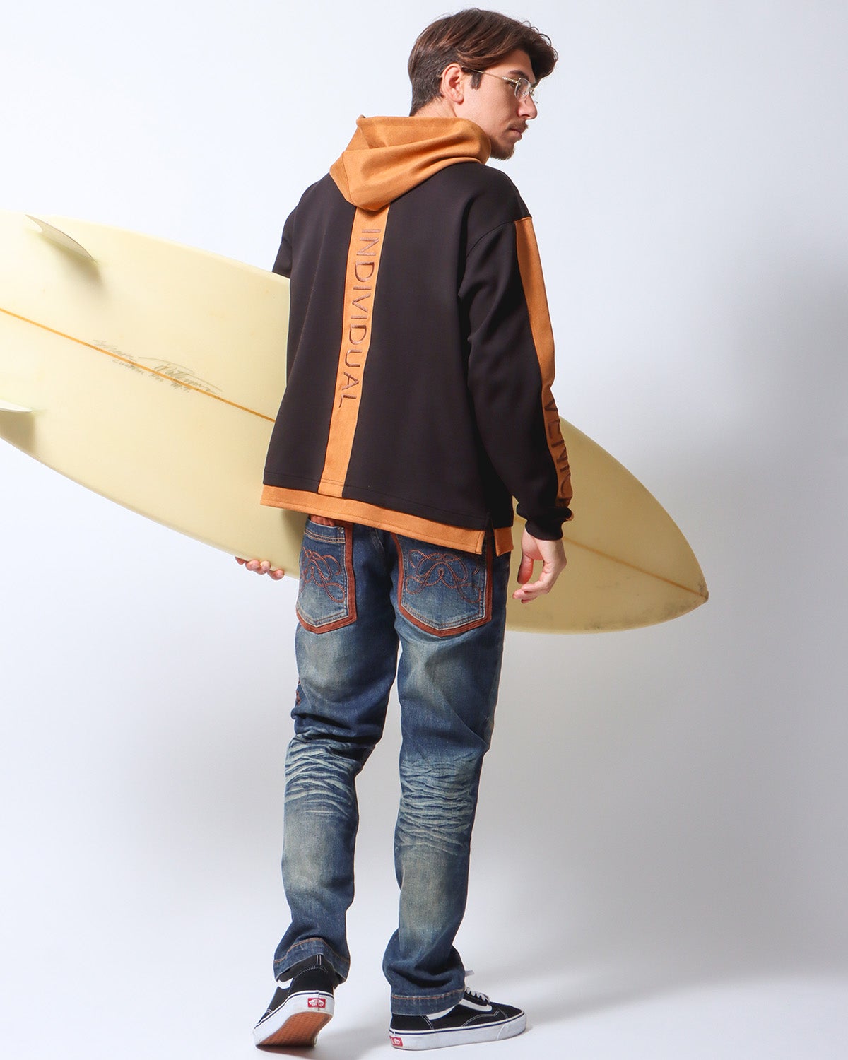 ブラック：180cm/70kg(Lサイズ着用)