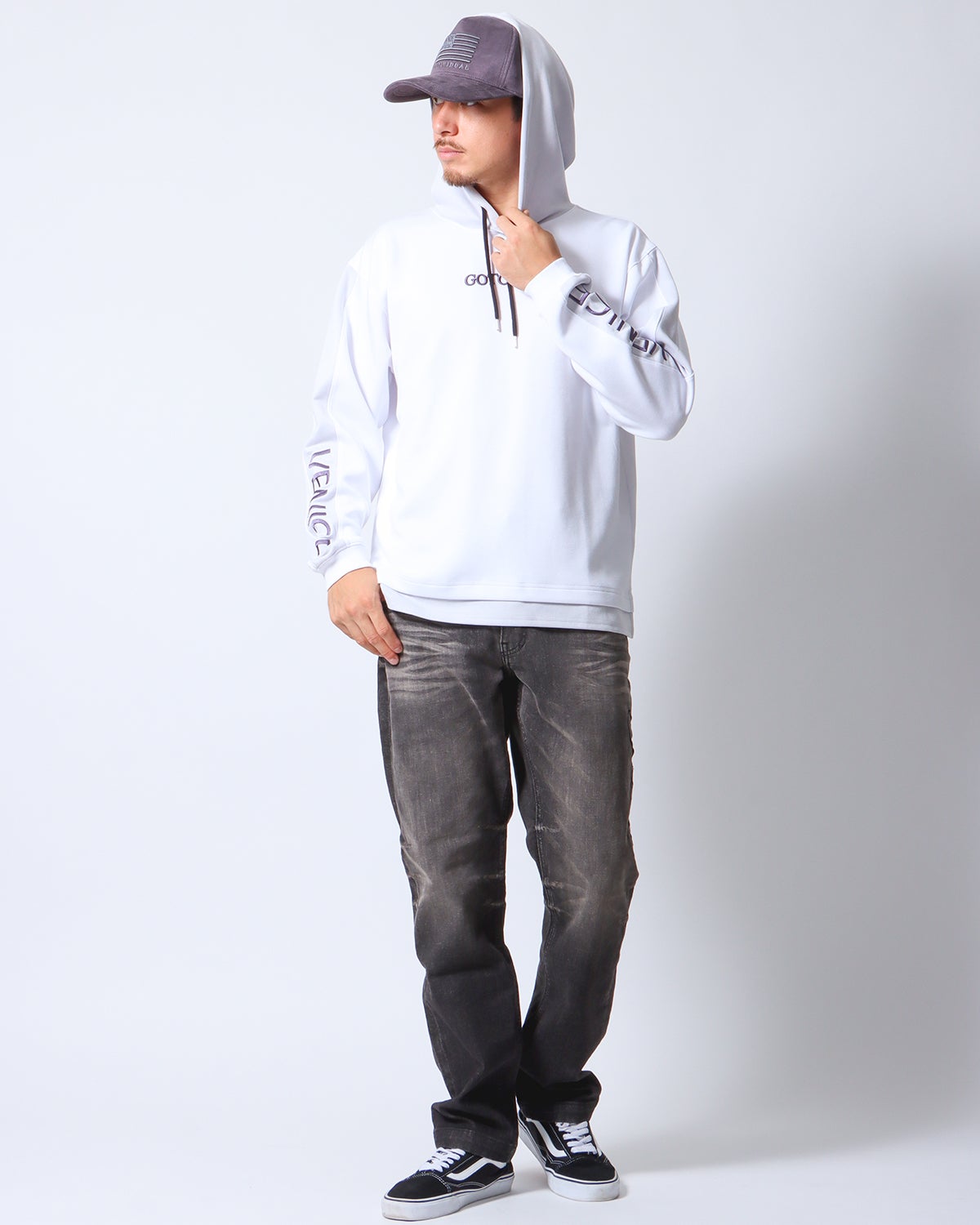 ホワイト：180cm/70kg(Lサイズ着用)