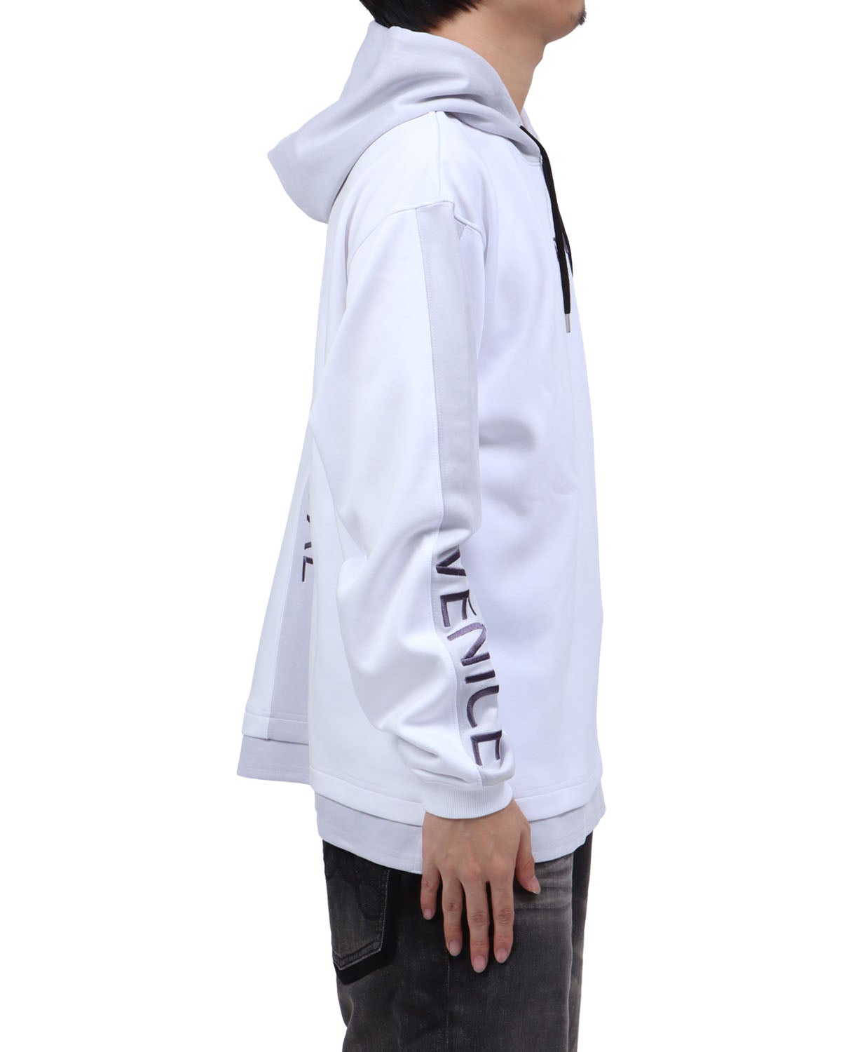 ホワイト：173cm63kg(Lサイズ着用)