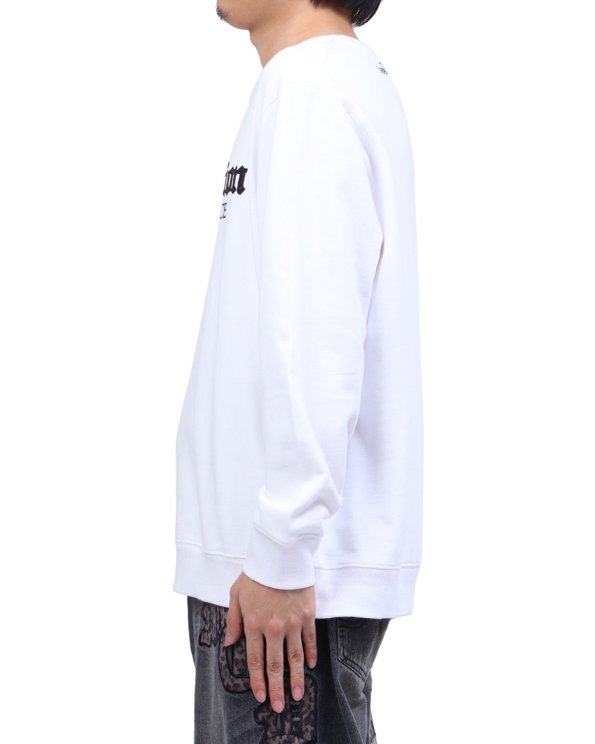 ホワイト：173cm63kg(Lサイズ着用)