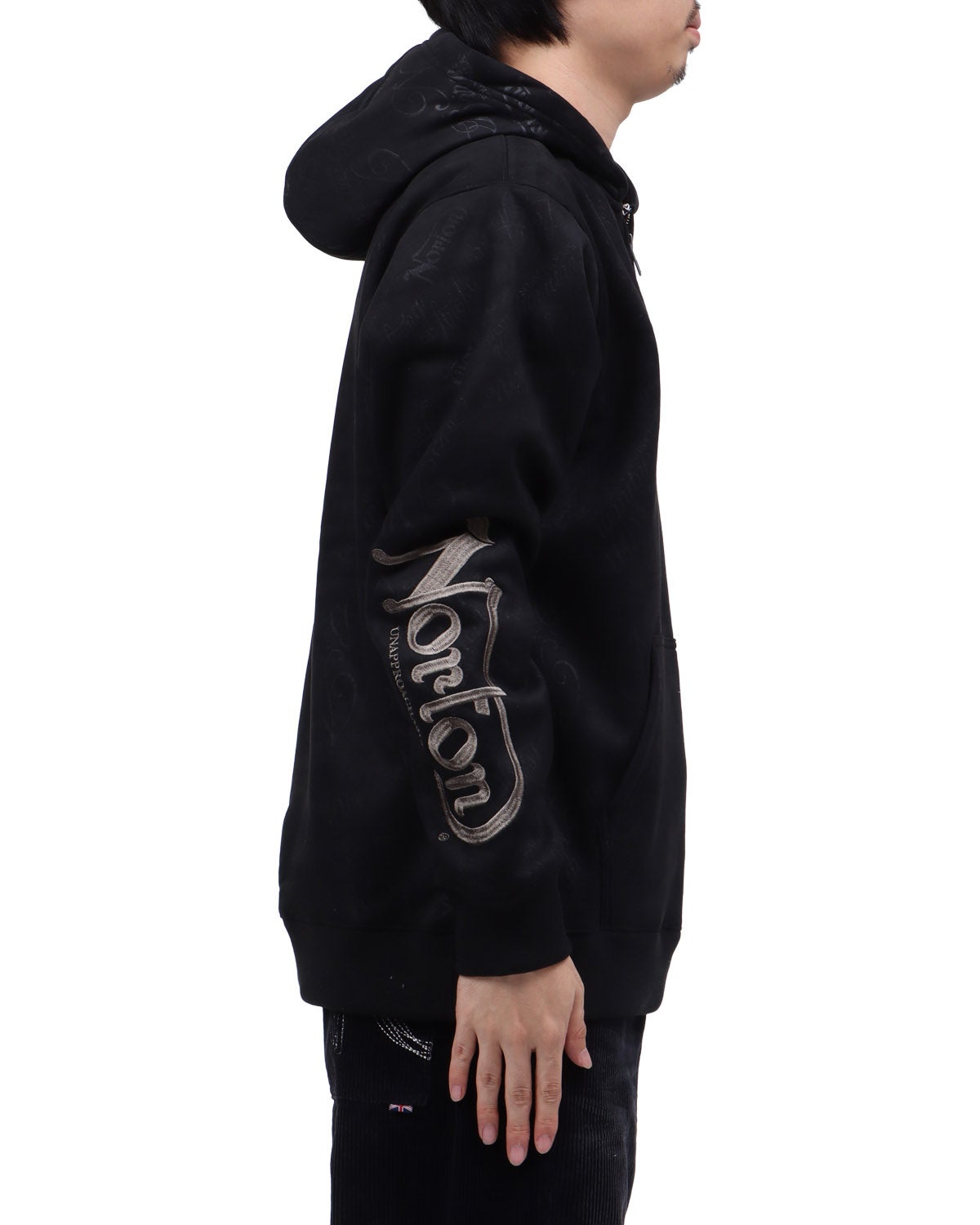 ブラック：173cm63kg(Lサイズ着用)