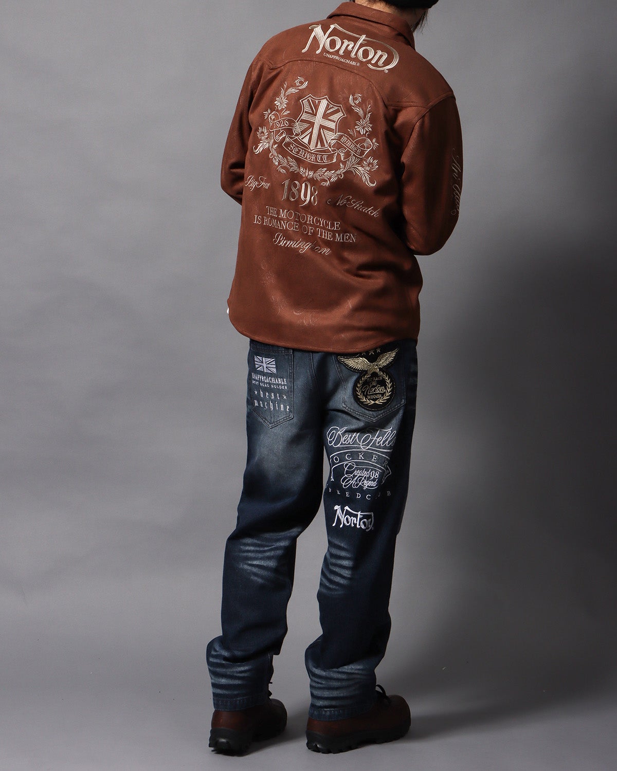 ブラウン：178cm/75kg(Lサイズ着用)