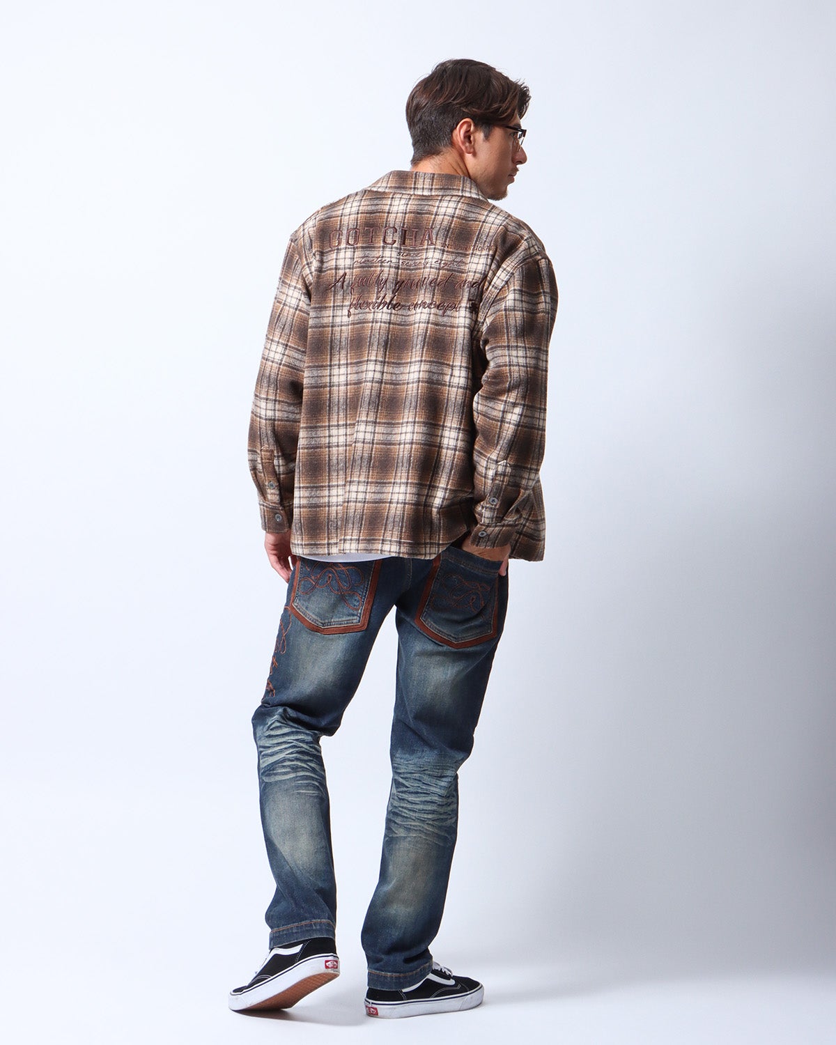 ブラウン：180cm/70kg(Lサイズ着用)
