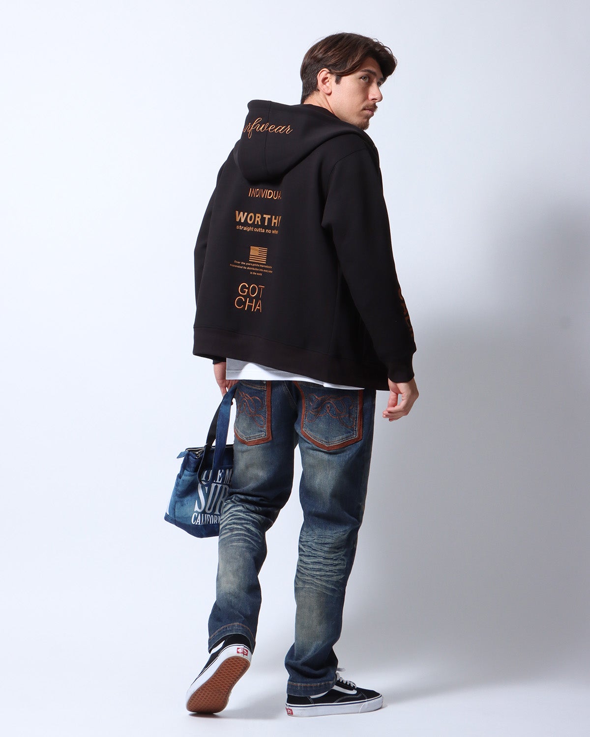 ブラック：180cm/70kg(Lサイズ着用)