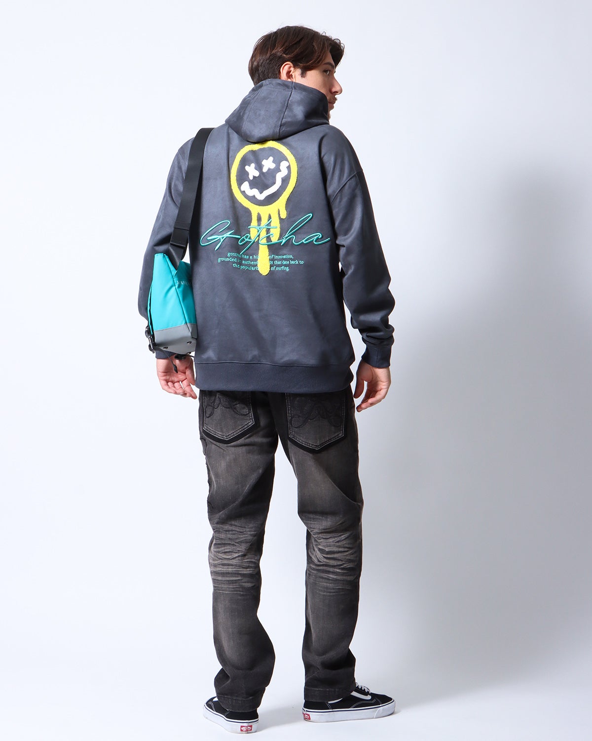 チャコール：180cm/70kg(Lサイズ着用)