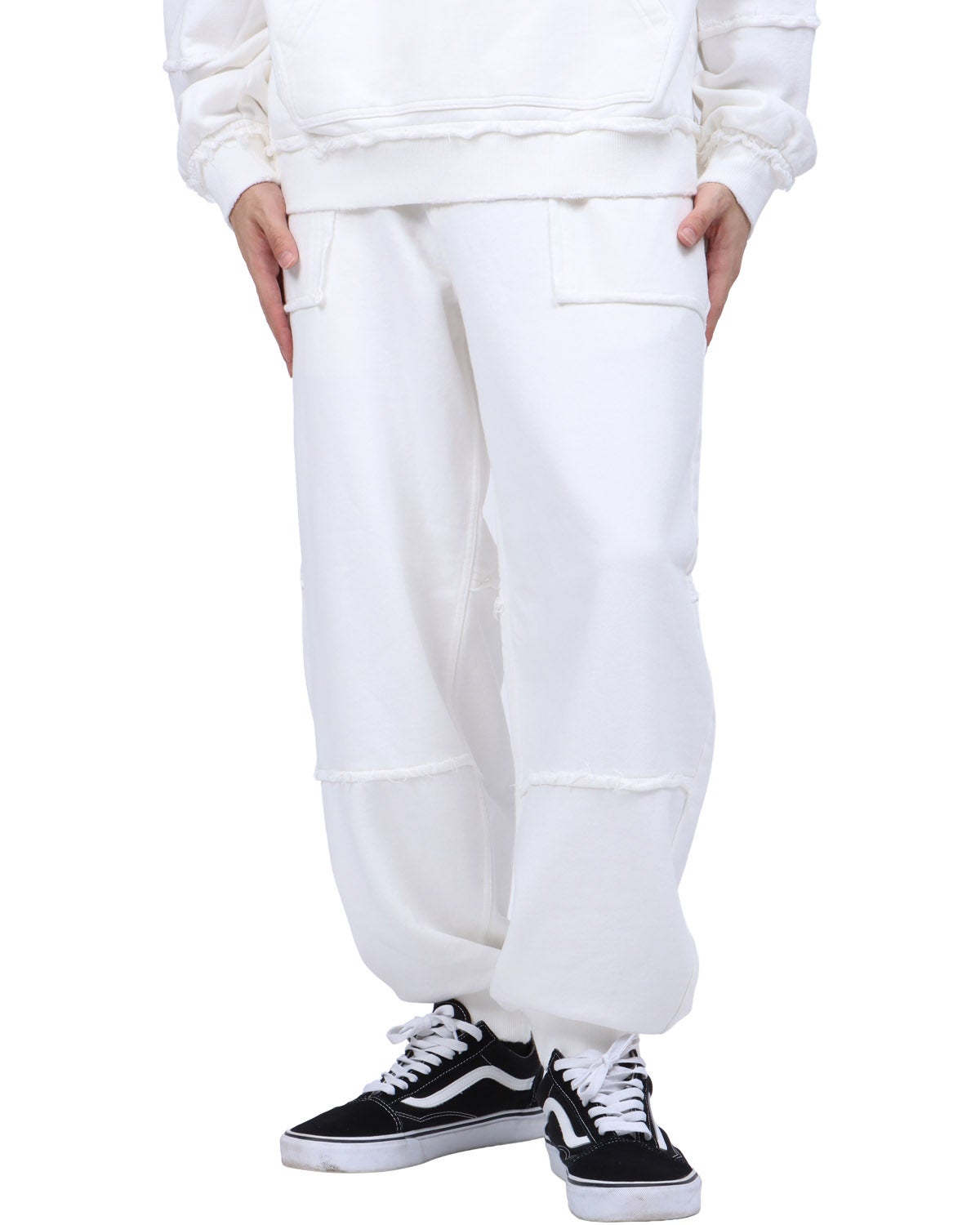 ホワイト：173cm63kg(Lサイズ着用)