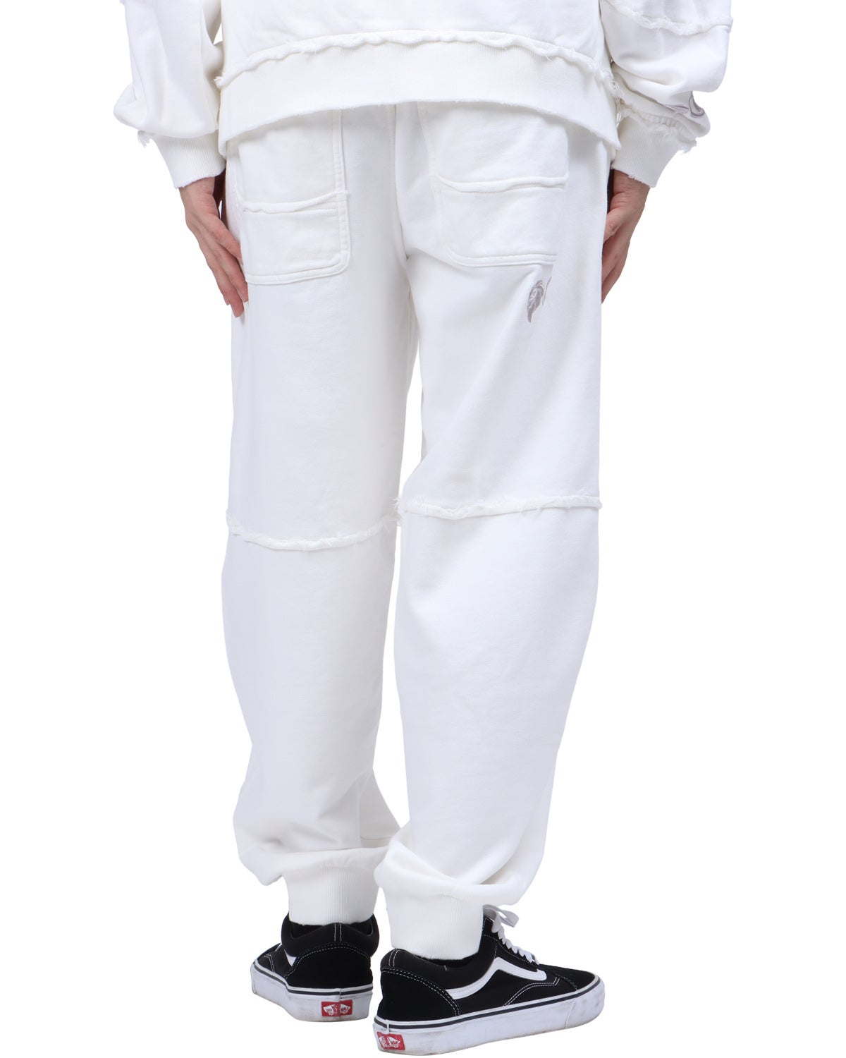 ホワイト：173cm63kg(Lサイズ着用)