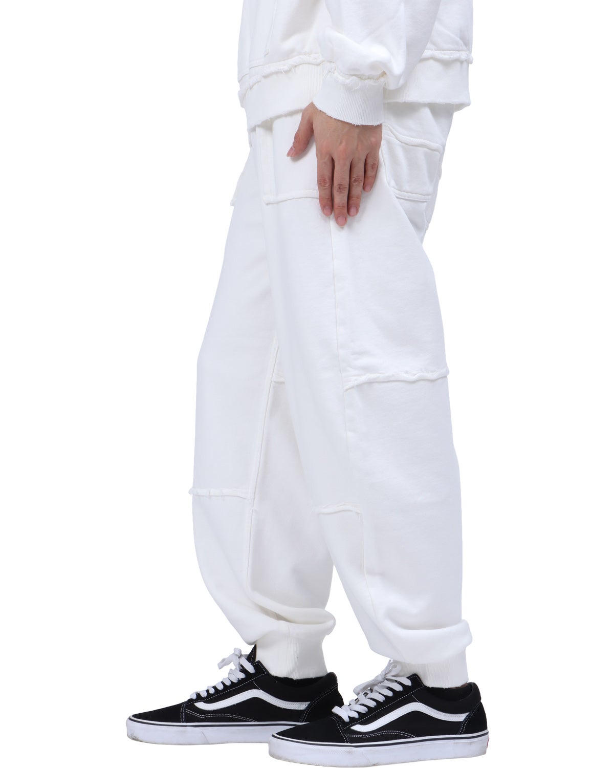 ホワイト：173cm63kg(Lサイズ着用)