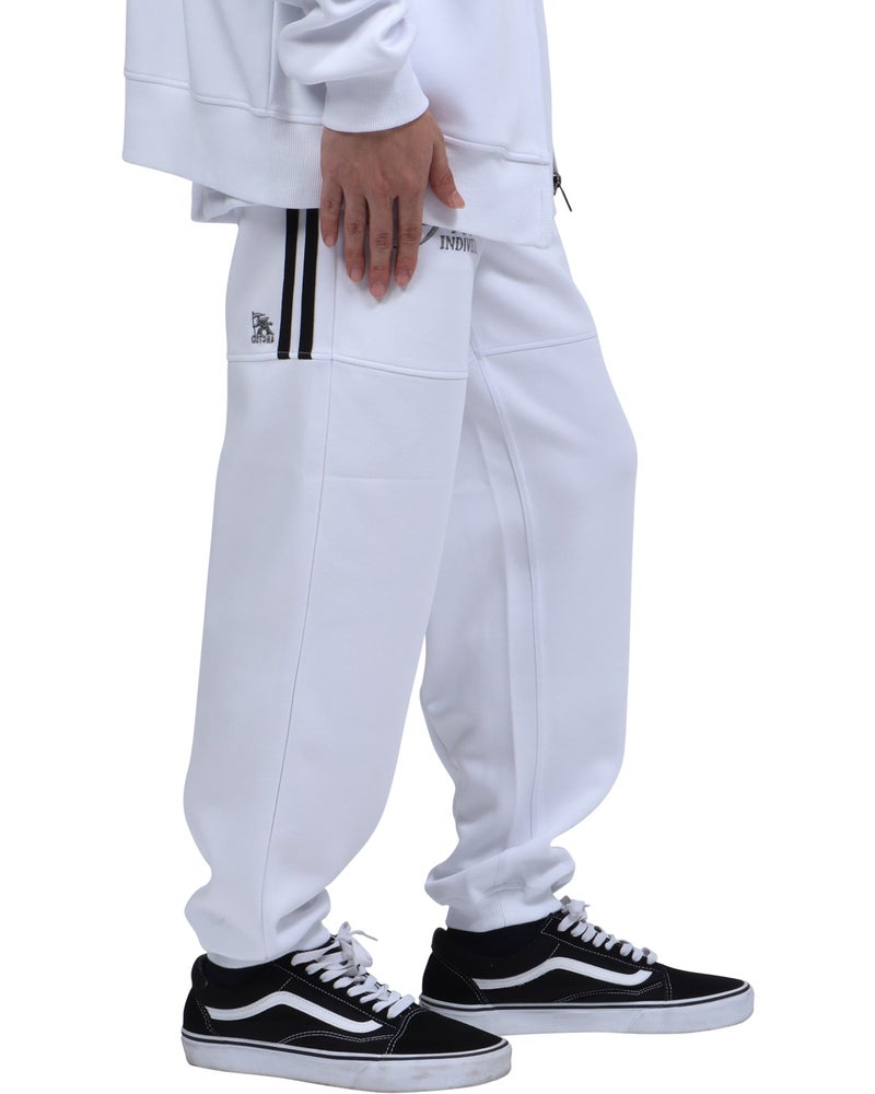 ホワイト：173cm63kg(Lサイズ着用)
