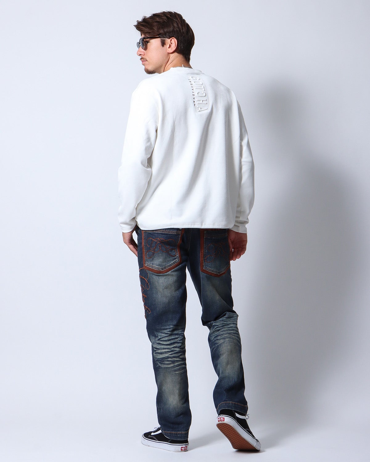 ホワイト：180cm/70kg(Lサイズ着用)