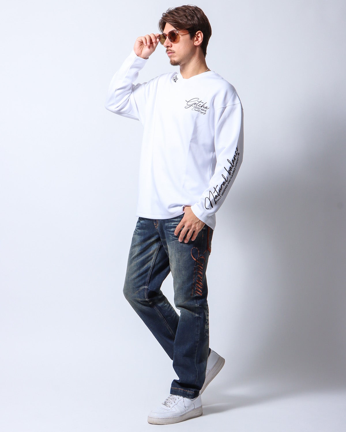 ホワイト:180cm/70kg(Lサイズ着用)