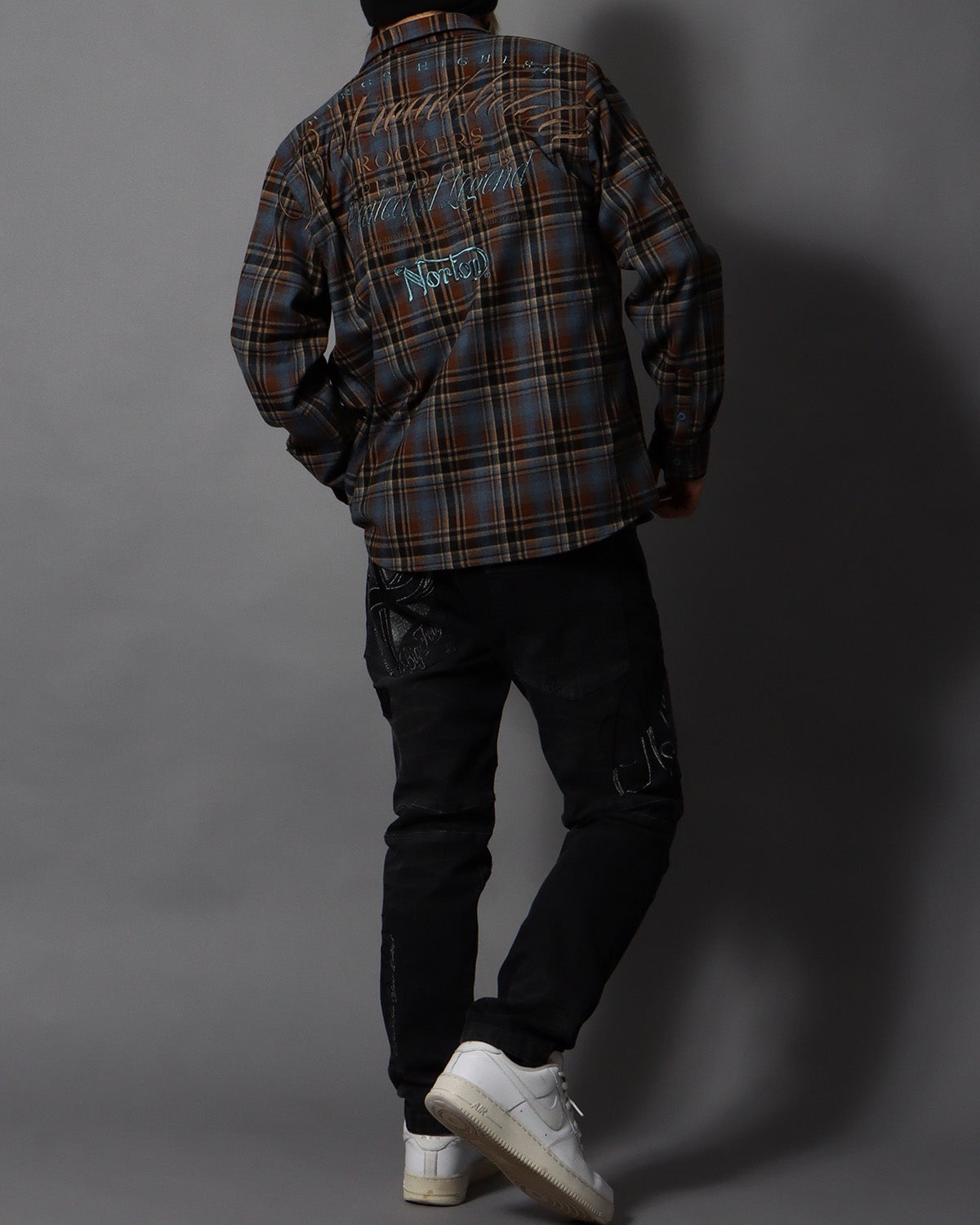 ブルー：178cm/75kg(Lサイズ着用)