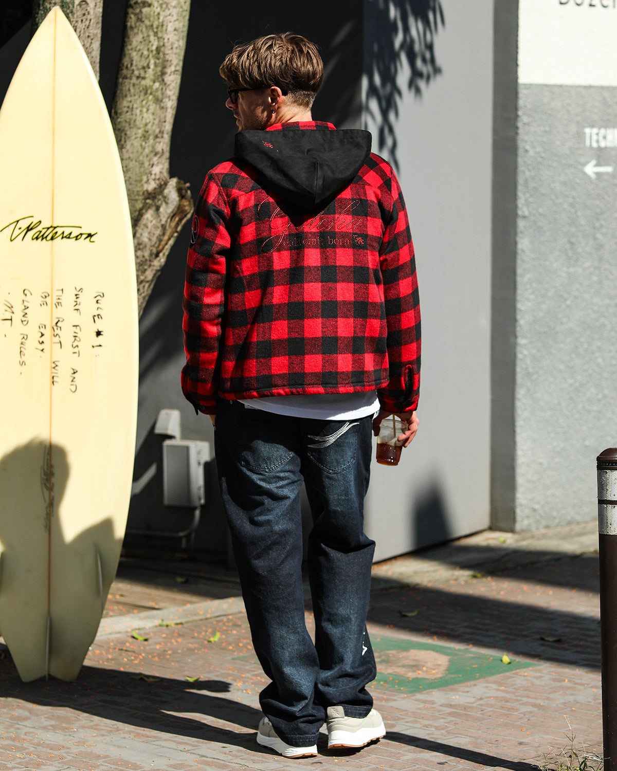 レッド：183cm/70kg(Lサイズ着用)