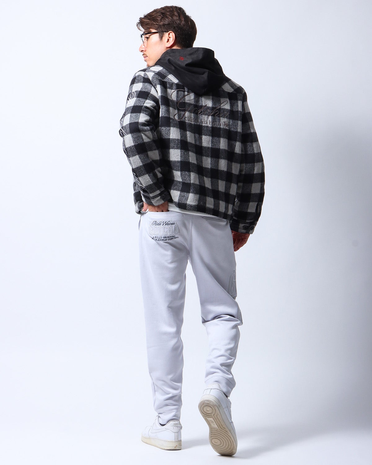 ブラック：180cm/70kg(Lサイズ着用)
