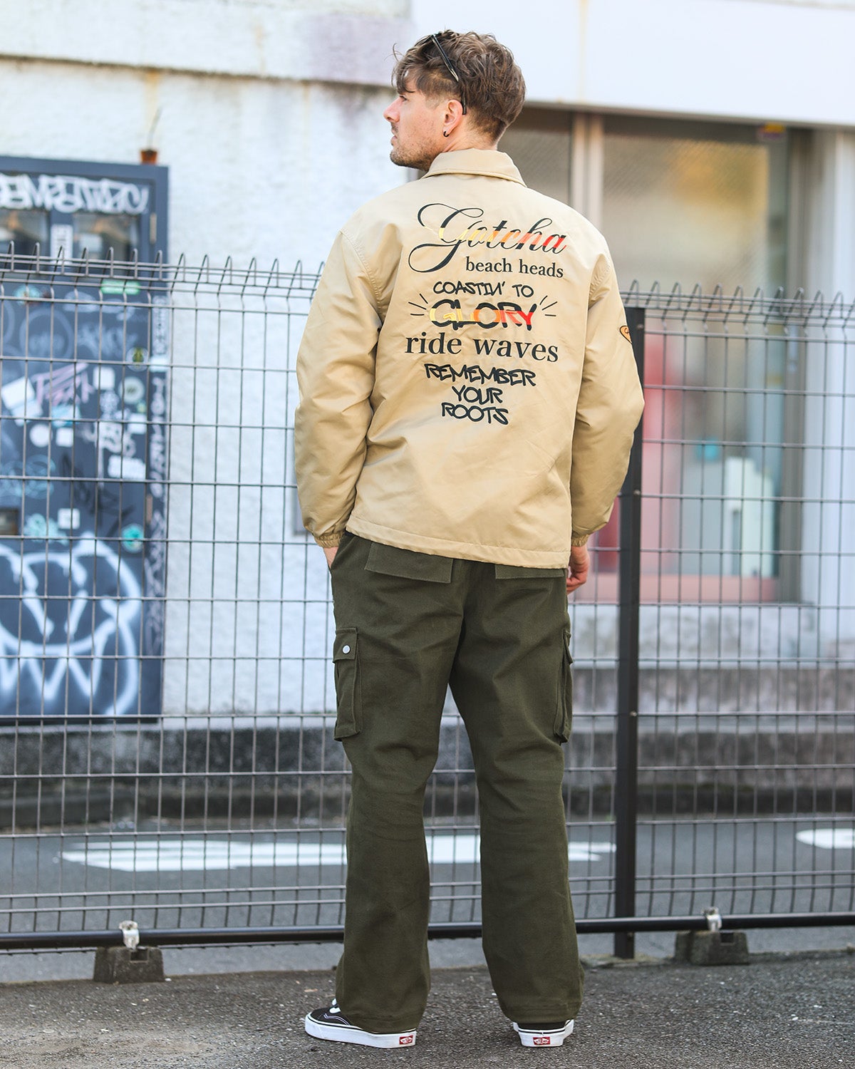 ベージュ：183cm/70kg(Lサイズ着用)