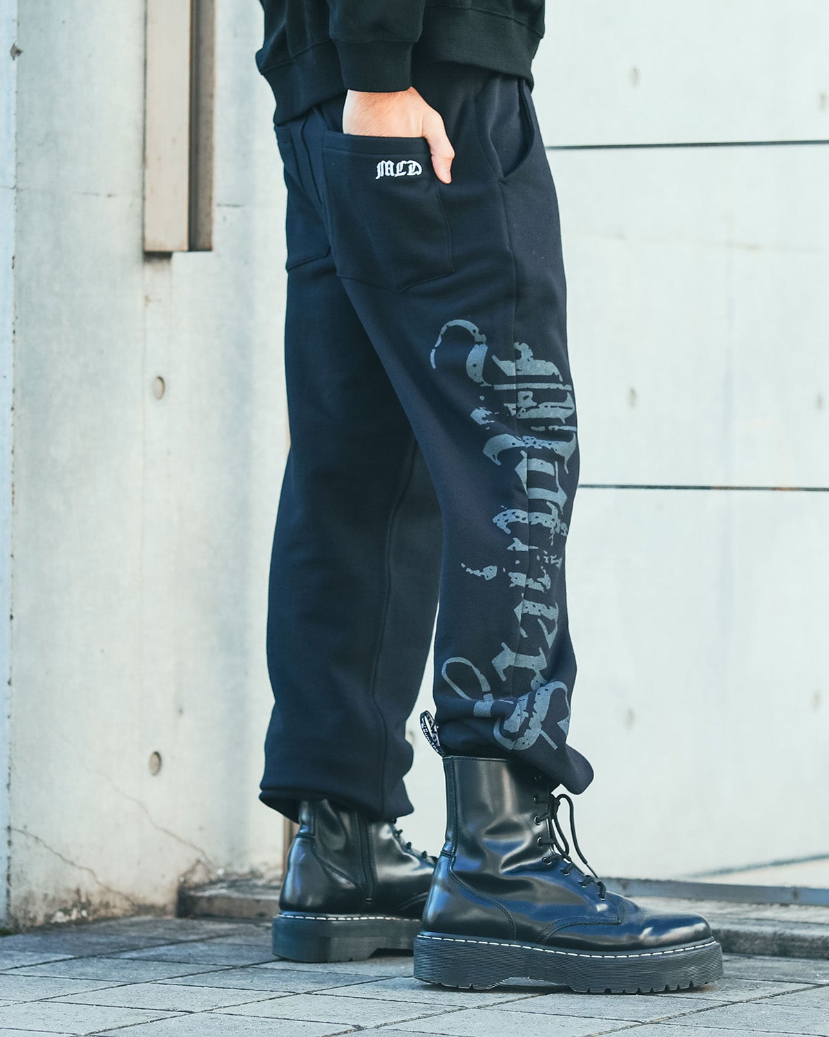 ブラック：183cm(Lサイズ着用)